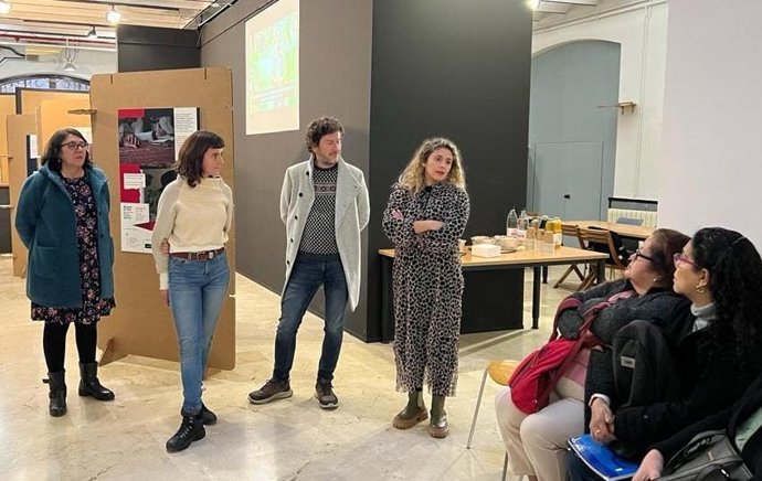 El regidor de Justicia Social, Feminismo y LGTBI+, Alberto Jarabo, en la inauguración de la muestra.