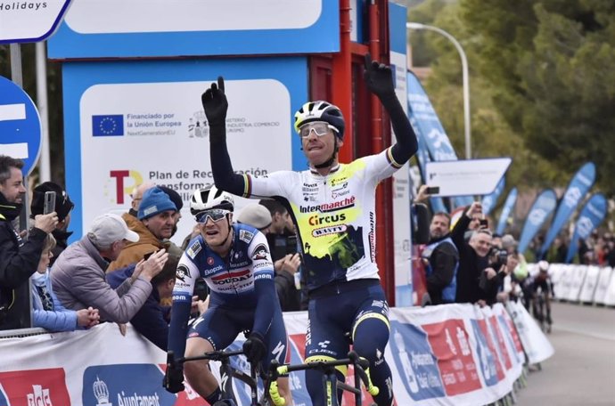 El ciclista portugués Rui Costa (Intermarché) gana el Trofeo Calvi 2023, dentro de la Challenge Mallorca