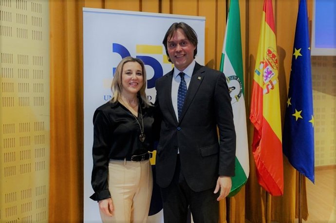 La alcaldesa y el rector de la UPO