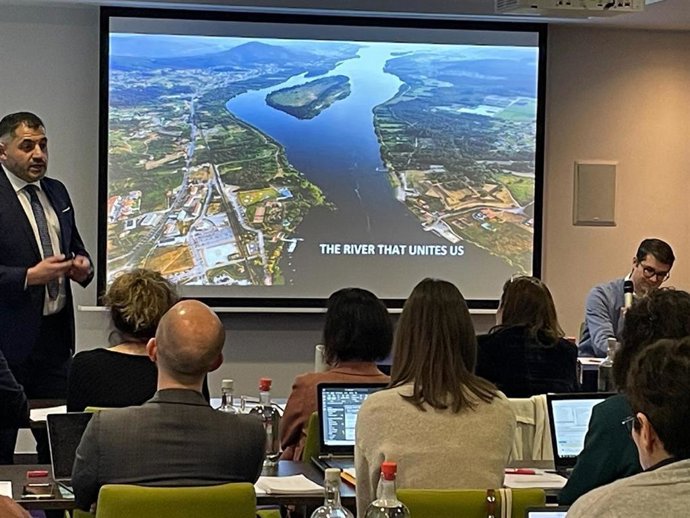 El responsable de Cooperación Transfronteriza de la Diputación de Pontevedra presenta un proyecto de cogobernanza en Bruselas, como parte de la iniciativa 'Building More Resilient Cross-border Regions'.