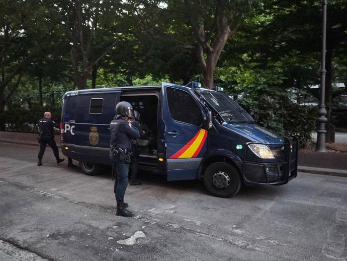 Archivo - Imagen de archivo de policías nacionales