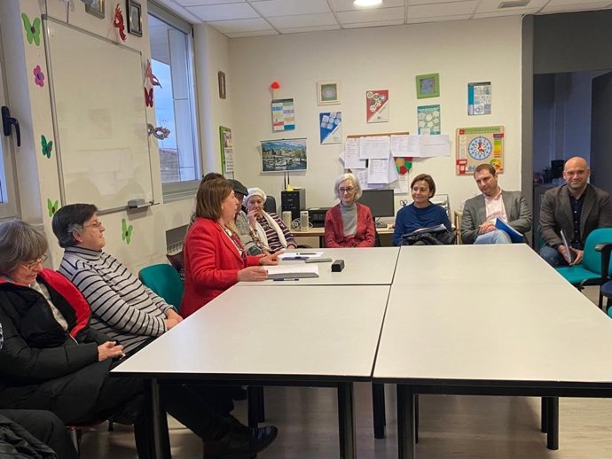 La presidenta de Foro Asturias y candidata a la Alcaldía de Gijón, Carmen Moriyón, y el candidato de Foro a la Presidencia del Principado de Asturias, Adrián Pumares, visitan las instalaciones de la Asociación de Familias con Alzheimer (Adafa), en Gijón
