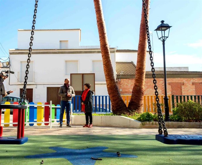 La subdelegada del Gobierno, Rafaela Valenzuela, y el alcalde de Montalbán de Córdoba, Miguel Ruz, visitan proyectos del PFEA 2021.