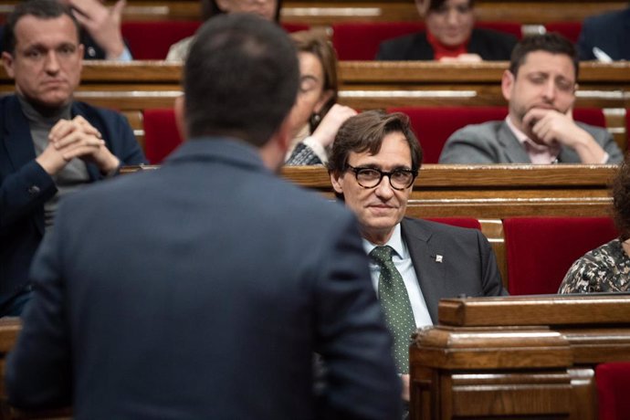 Archivo - El primer secretario del PSC, Salvador Illa, durante una sesión plenaria en el Parlament de Catalunya, a 14 de diciembre de 2022, en Barcelona, Catalunya (España).