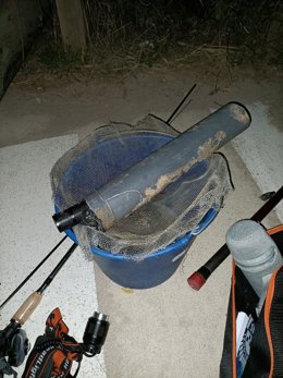 La Policía Local de Valncia denuncia a tres personas tras sorprenderlas cuando realizaban pesca furtiva de angulas