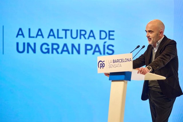 El candidato del PP a la alcaldía de Barcelona, Daniel Sirera, durante el acto 'La Barcelona sensata' para presentarle como candidato.