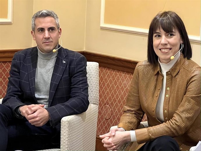 La ministra de Ciencia, Diana Morant, y el vicepresidente de Cantabria y líder autonómico del PSOE, Pablo Zuloaga