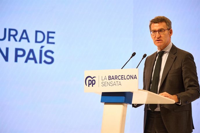 El president del PP, Alberto Núñez Feijóo, presenta el candidat Daniel Sirera  a l'Alcaldia de Barcelona a l'Auditori MGS, a 25 de gener de 2023, a Barcelona, Catalunya (Espanya). L'acte, sota el lema 'La Barcelona assenyada', ha servit al líder pop