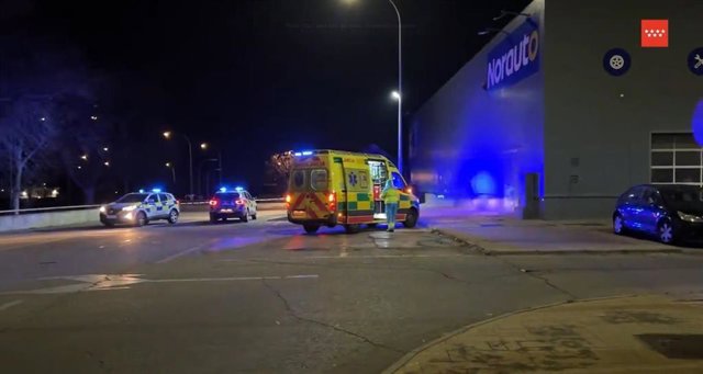 SUMMA112 en el centro comercial donde una persona ha sido hallada muerta