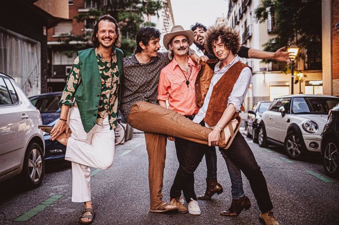 Aaron Rux & The Crying Cowboys
