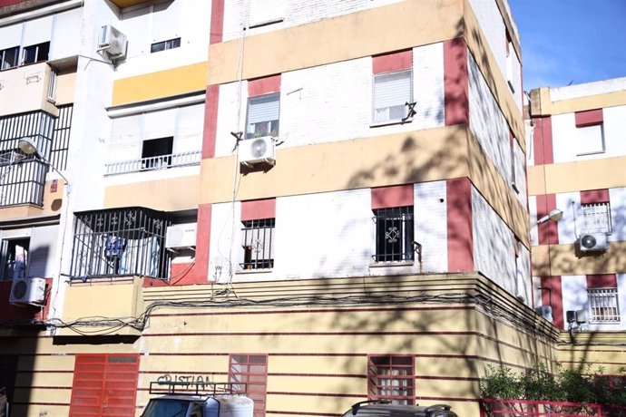 El incendio se originó en una vivienda de la calle Puerto Rico, en el Distrito Norte de Sevilla.