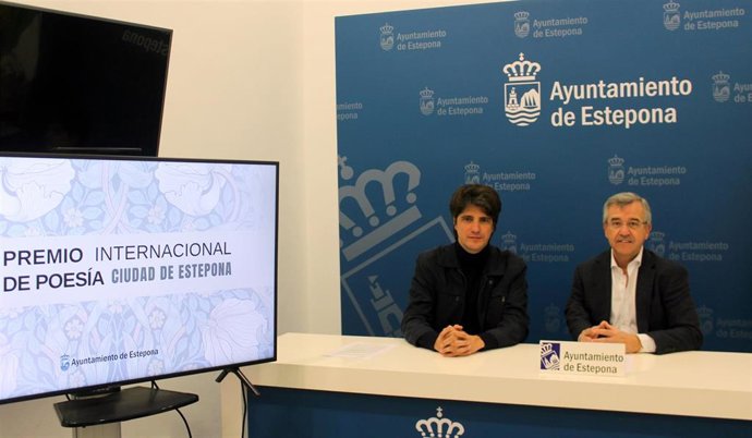Presentación de la convocatoria del tercer Premio Internacional de Poesía 'Ciudad de Estepona', dotado con 6.000 euros.