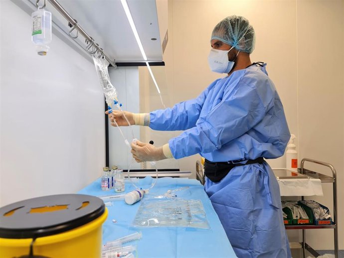 El Hospital Universitario Clínico San Cecilio de Granada ha puesto en marcha nuevas 'Salas Blancas' de Farmacia.