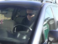 Tonino, más serio que nunca, reacciona a la primera imagen 'oficial' de Gerard Piqué y Clara Chía