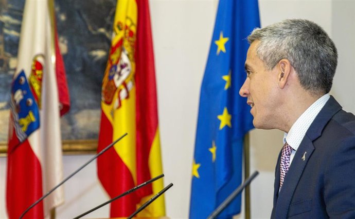 El vicepresidente y consejero de Universidades, Igualdad, Cultura y Deporte, Pablo Zuloaga, en rueda de prensa