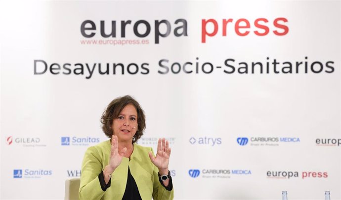 La consejera de Salud y Consumo de la Junta de Andalucía, Catalina García Carrasco, interviene durante un desayuno socio-sanitario de Europa Press, en el Hyatt Regency Hesperia, a 26 de enero de 2023, en Madrid (España).
