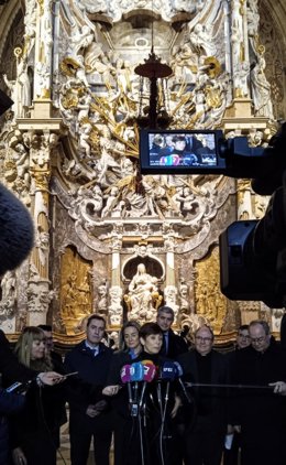 La alcaldesa de Toledo, Milagros Tolón, y la ministra de Política Territorial y portavoz del Gobierno, Isabel Rodríguez, visitan la Catedral Primada con motivo de las obras en el Transparente.