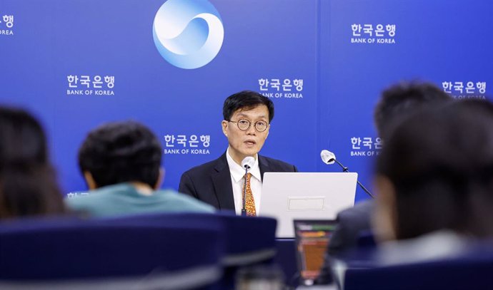 Archivo - 13 July 2022, South Korea, Seoul: Bank of Korea Gov. Rhee Chang-yong speaks during a press conference over monetary policy direction at the central bank in Seoul. Earlier in the day, the bank raised its key interest rate by an unprecedented 0.