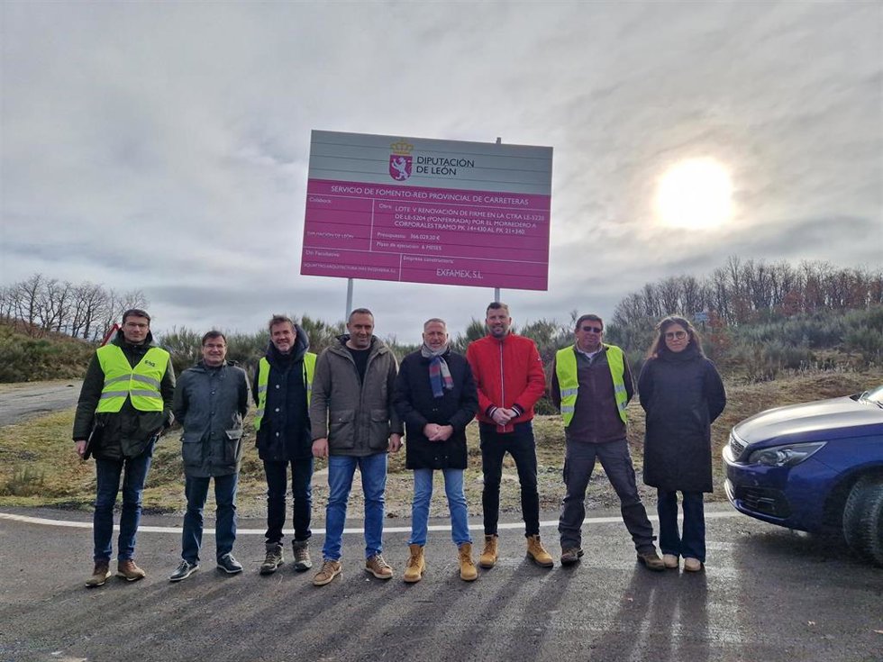 La Diputación de León invierte 366.000 euros en la renovación del firme de la LE-5228 de Ponferrada hacia El Morredero .