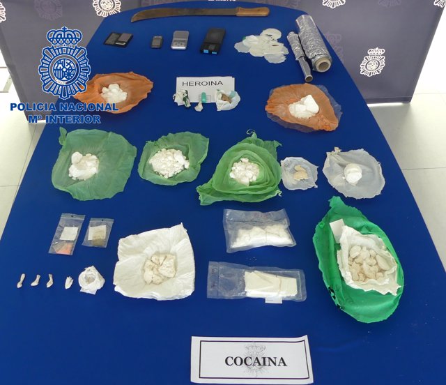 Droga incautada durante el operativo policial.
