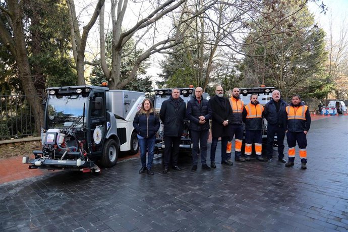 El Ayuntamiento de León incorpora tres nuevas fregadoras al servicio de limpieza municipal con un coste de un millón de euros.