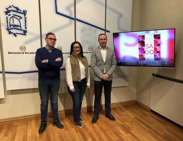 De izquierda a derecha: Raúl Escudero, Inés Salas y Víctor Alonso durante la presentación del V Congreso Internacional del Vino Rosado.