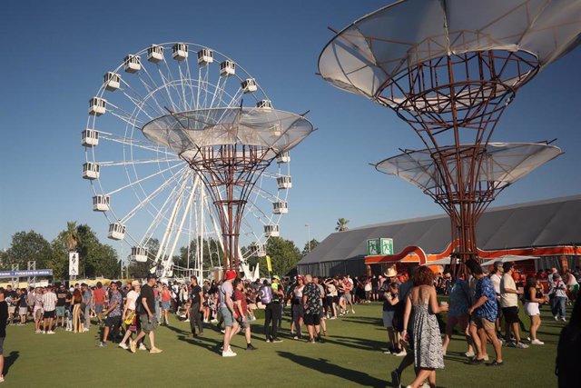 Archivo - Ambiente en el segundo día del festival Mad Cool 2022 en Valdebebas, a 7 de julio de 2022, en Madrid (España). 