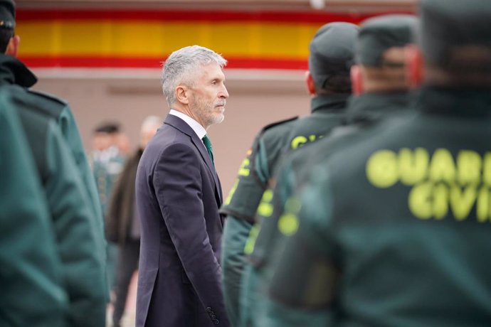 El ministro del Interior, Fernando Grande-Marlaska (c), a su llegada para presidir la toma de posesión del nuevo jefe de la Guardia Civil en el País Vasco