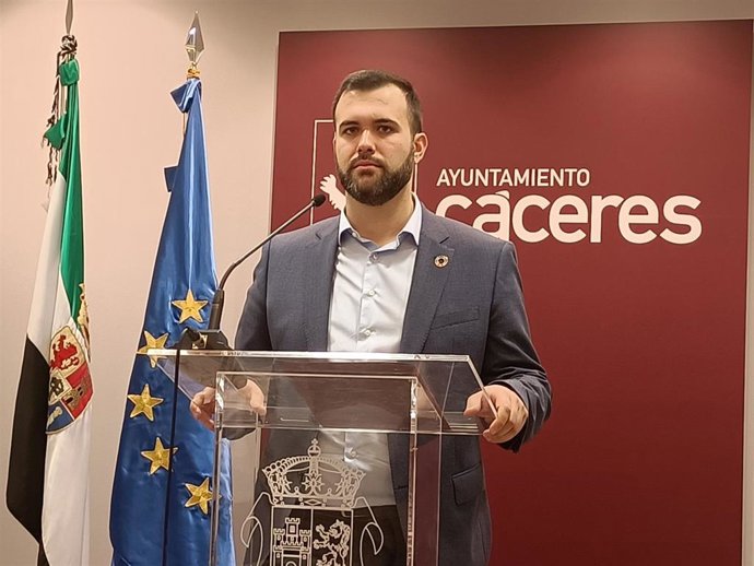 El alcalde de Cáceres, Luis Salaya, en una rueda de prensa