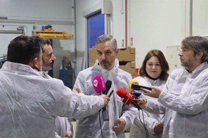 El vicesecretario de Economía del PP, Juan Bravo, en una visita a una empresa malagueña.