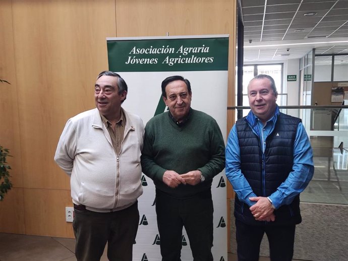 De izda a dcha, Carmelo Gómez, Pedro Barato y Donaciano Dujo en los 40 años de Asaja Soria.