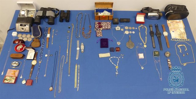 Nota De Prensa: Recuperadas Joyas Por Valor De 200.000 Euros Sustraídas De Casa De Una Señora Recientemente Fallecida