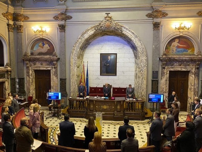 Imagen del inicio del pleno ordinario de enero celebrado este jueves en el Ayuntamiento de Valncia con un minuto de silencio.