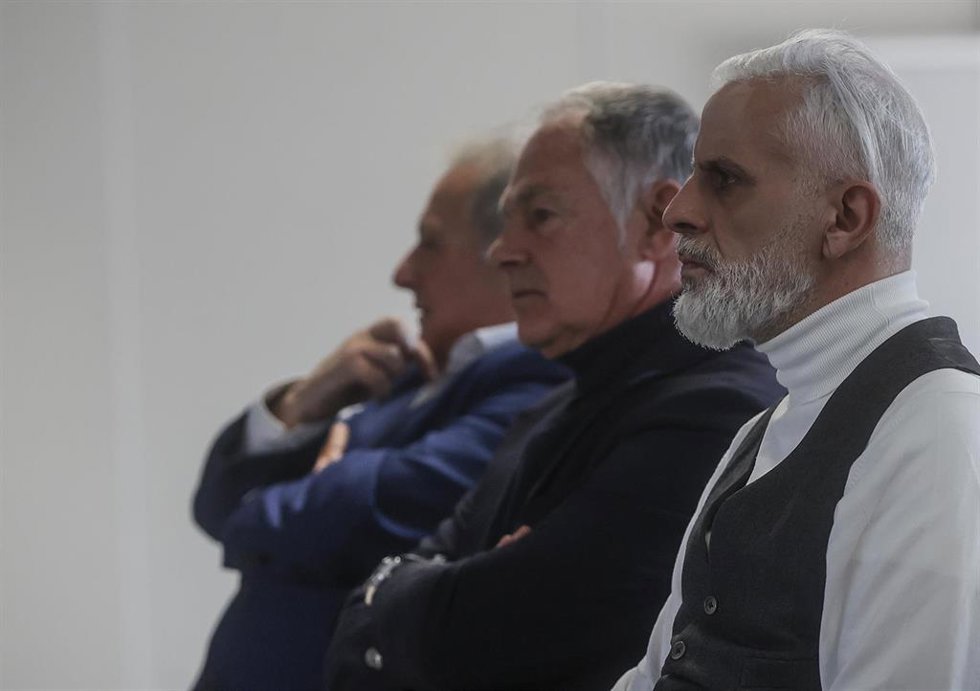 El expresidente de la Diputación y del PP de la provincia de Valencia Alfonso Rus (3d), y el exgerente de la empresa pública Imelsa, Marcos Benavent (1d), en el juicio de los 'zombies'