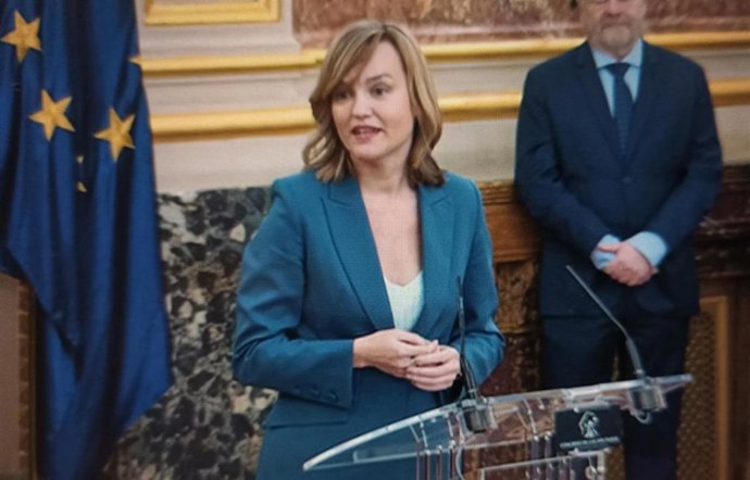 Alegría entrega los premios 'Una Constitución para todos' destacando el esfuerzo de trasladar la Carta Magna en un poema