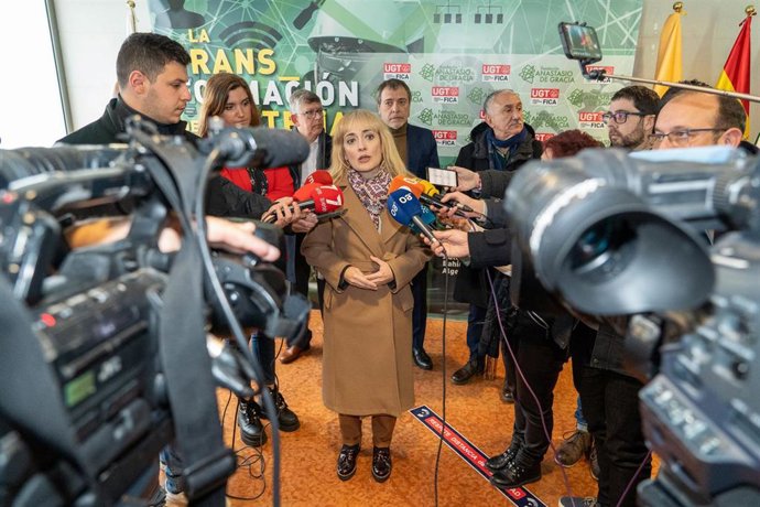 La secretaria General de UGT Andalucía Carmen Castilla atiende a los medios, a 25 de enero de 2023 en Algeciras, (Cádiz, Andalucía, España). 