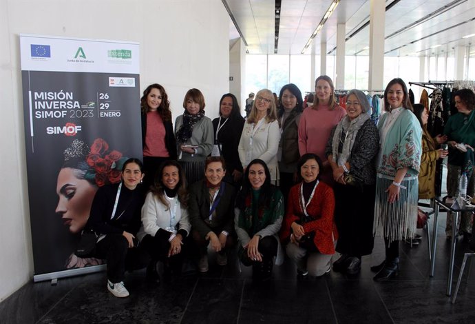 Foto Y Nota De Prensa: La Junta Impulsa La Internacionalización De La Moda Flamenca, Presentando La Oferta Andaluza A Agentes De Eeuu, Japón Y México En Simof