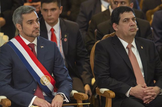 Archivo - El presidente de Paraguay, Mario Abdo Benítez, y su vicepresidente, Hugo Velázquez