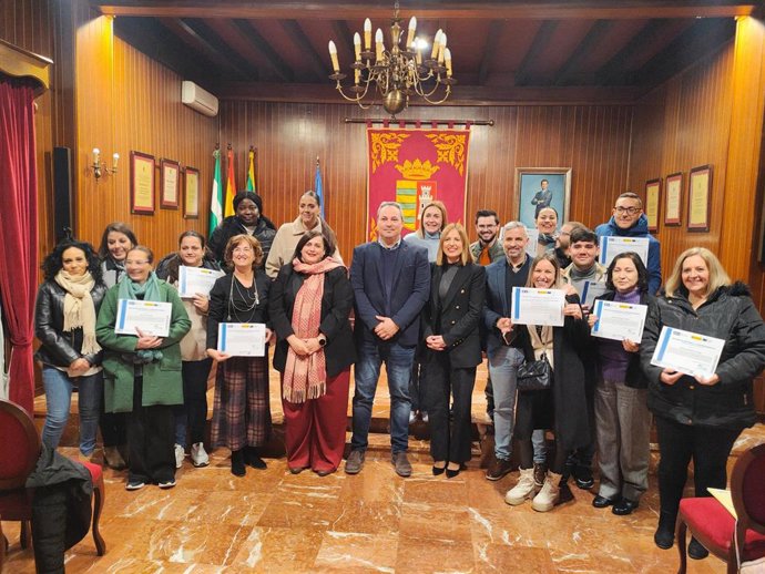 La diputada de Empleo y vicepresidenta del IEDT, Ana Carrera, en la clausura de los cursos en Paterna de Rivera