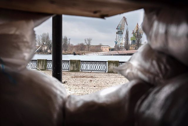 Barricada rusa abandonada en Jersón, Ucrania
