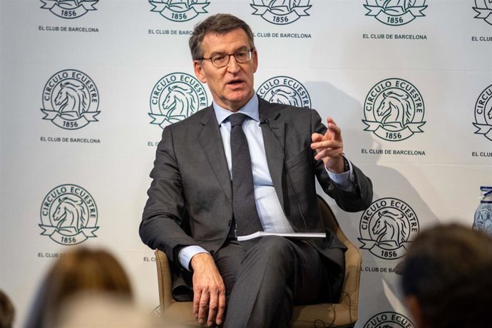 El presidente del Partido Popular, Alberto Núñez Feijóo, interviene en un coloquio, a 26 de enero de 2023, en Barcelona, Cataluña (España). Feijóo ha explicado hoy su proyecto en un encuentro organizado por el Círculo Ecuestre. El jefe de la oposición h