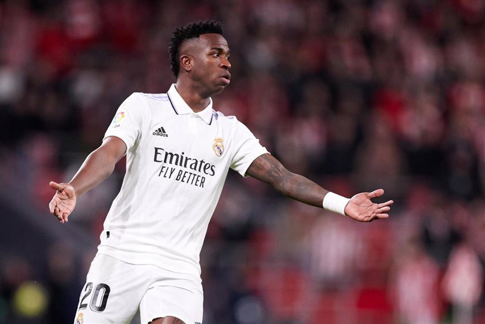 El delantero del Real Madrid Vinicius Júnior, ante el Athletic Club en San Mamés.