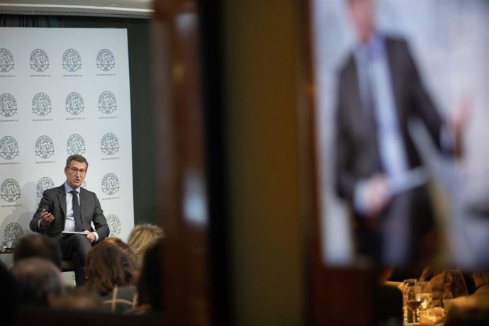 El presidente del Partido Popular, Alberto Núñez Feijóo, interviene en un coloquio, a 26 de enero de 2023, en Barcelona, Cataluña (España). Feijóo ha explicado hoy su proyecto en un encuentro organizado por el Círculo Ecuestre. El jefe de la oposición h