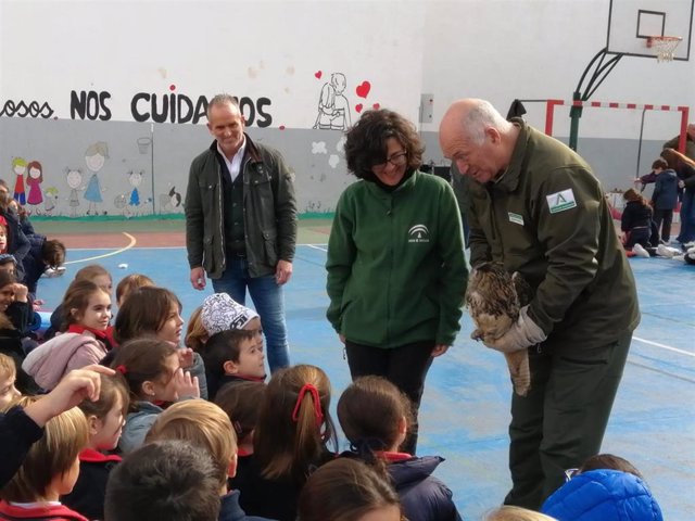 Alumnos durante una actividad de educación ambiental.