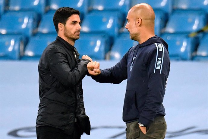 Archivo - El entrenador del Arsenal,  Mikel Arteta, y el del Manchester City, Pep Guardiola.