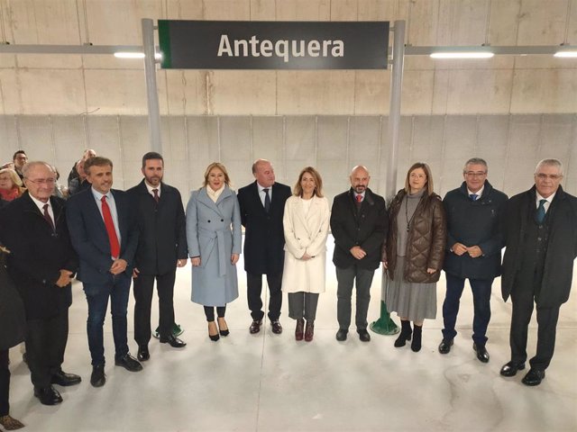 La ministra de Transportes, Movilidad y Agenda Urbana, Raquel Sánchez, visita junto a otras autoridades la nueva estación de Antequera Alta Velocidad.