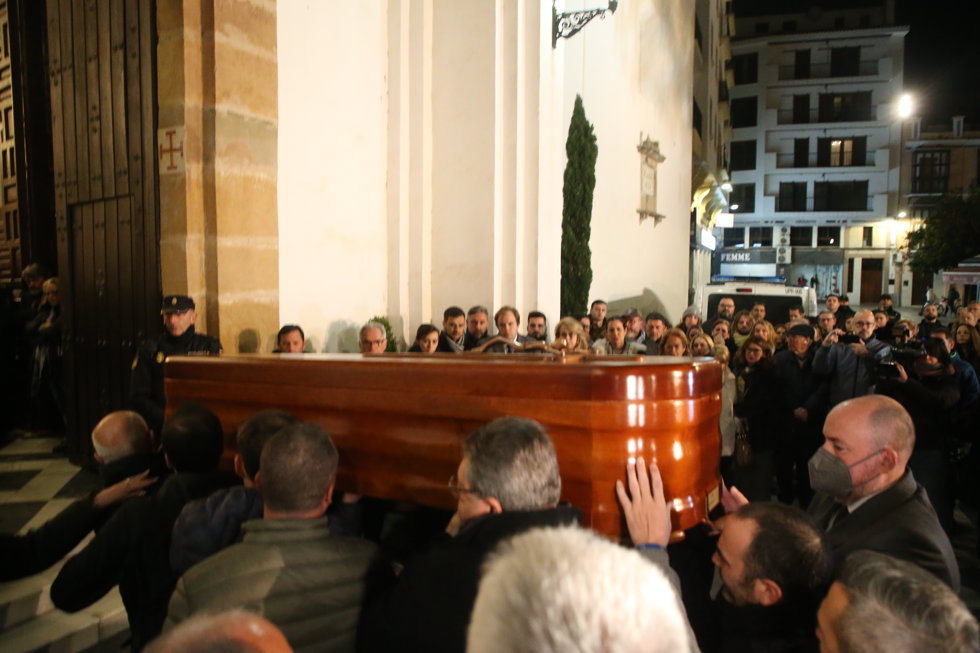 El féretro de Diego Valencia, el sacristán asesinado en Algeciras, llega a  la Iglesia de Nuestra Señora de La Palma donde se instalará la capilla ardiente a 26 de enero del 2023 en Algeciras (Cádiz, Algeciras, España).  