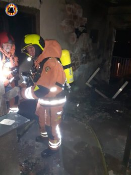 Bomberos en el lugar del incendio