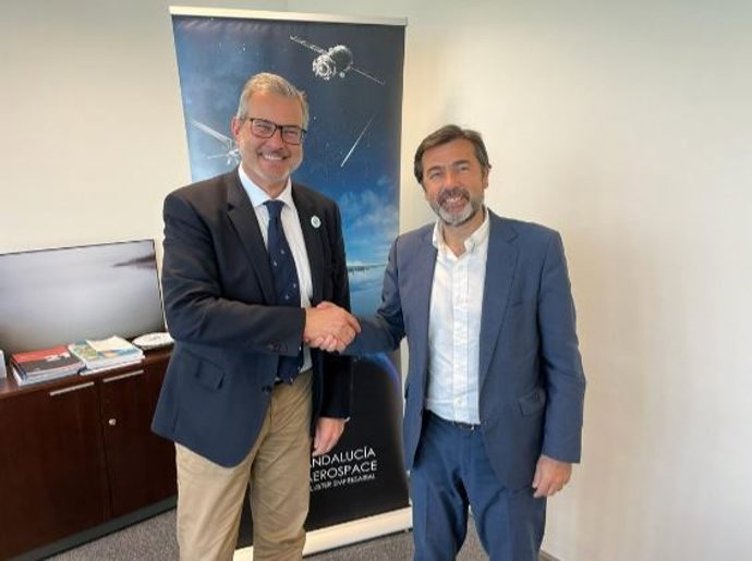 El presidente del Clúster Andaluz del Hidrógeno, Francisco Montalbán, y el director general de Andalucía Aerospace, Juan Román Gallego