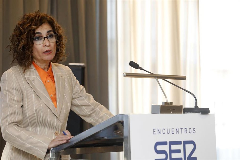 La ministra de Hacienda y Función Pública, María Jesús Montero durante su intervención en el acto en el AC Hotel Málaga Palacio. A 27 de enero de 2023, en Málaga (Andalucía). 
